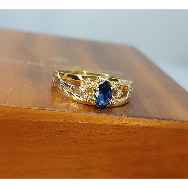 Anel de Formatura em Ouro 18k Personalizado com o Curso Escolhido Safira Azul