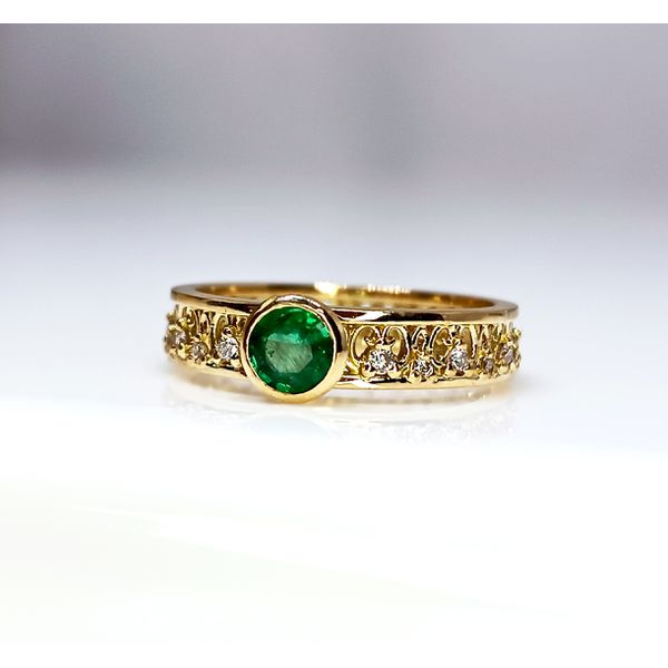 Anel de Formatura em Ouro 18k Personalizado com Esmeralda
