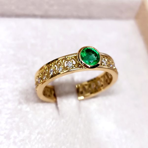 Anel de Formatura em Ouro 18k Personalizado com Esmeralda