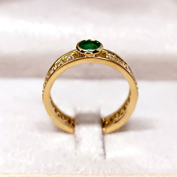 Anel de Formatura em Ouro 18k Personalizado com Esmeralda
