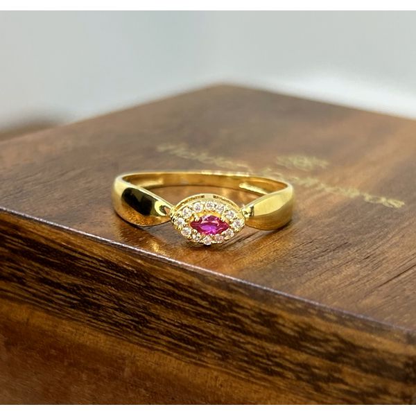 Anel de Formatura em Ouro 18k com Pedra Navete personalizado