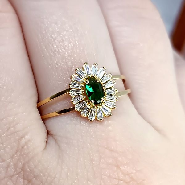 Anel em Ouro 18k Oval Cravejado e Personalizado