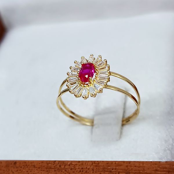 Anel em Ouro 18k Oval Cravejado e Personalizado