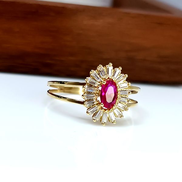 Anel em Ouro 18k Oval Cravejado e Personalizado