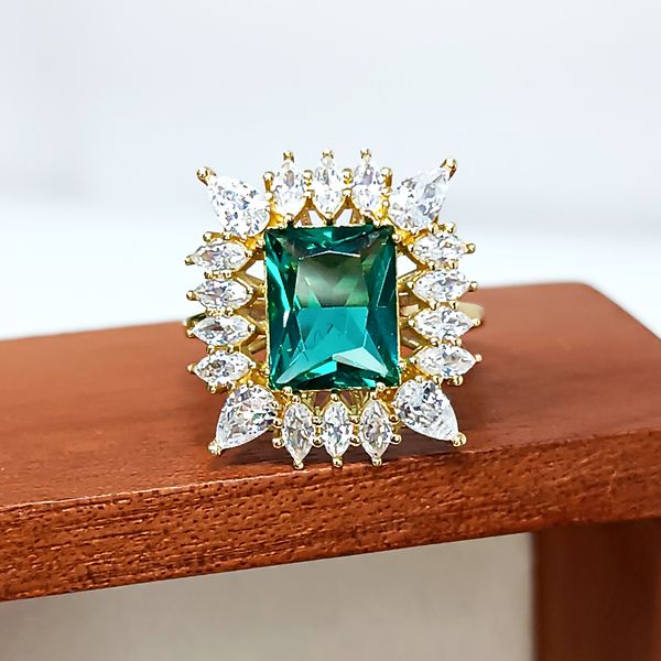 Anel em Ouro 18k Cravejado Retangular