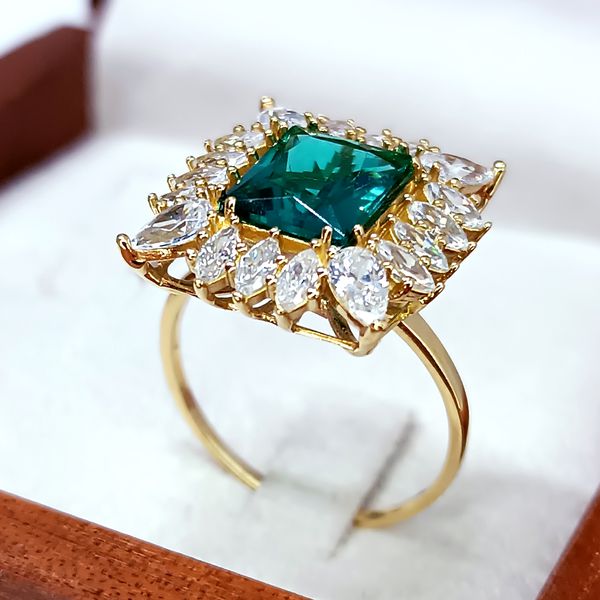 Anel em Ouro 18k Cravejado Retangular