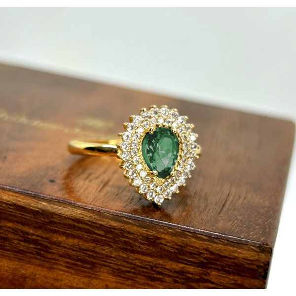 Anel de Formatura em Ouro 18k Gota Cravejado Esmeralda