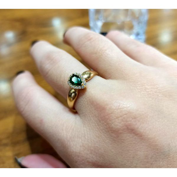 Anel de Formatura em Ouro 18k com Zircônias