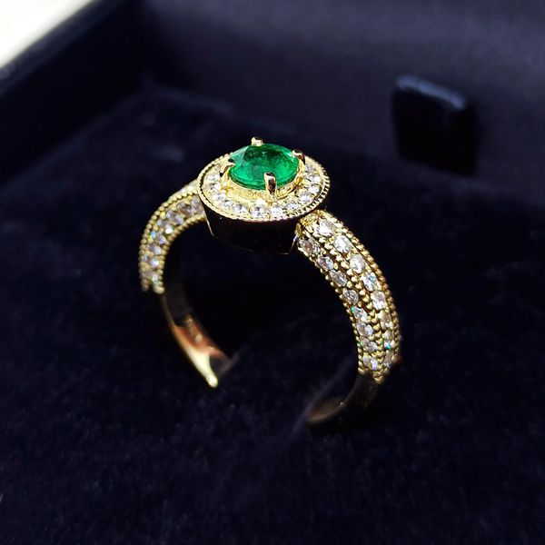 Anel de Formatura Clorita em Ouro 18k Personalizado Esmeralda, Rubi, Safira e demais pedras.