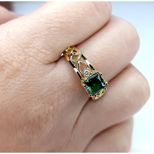 Anel de Formatura Ouro 18k Cravejado Personalizado para Medicina e demais cursos