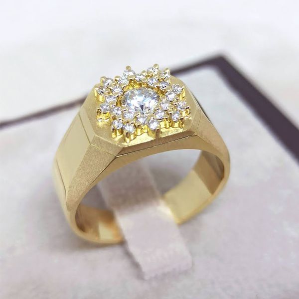 Anel em Ouro 18k Cravejado com Diamantes