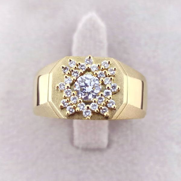Anel em Ouro 18k Cravejado com Diamantes