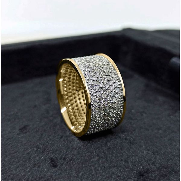 Anel em Ouro 18k Cravejado com Diamantes