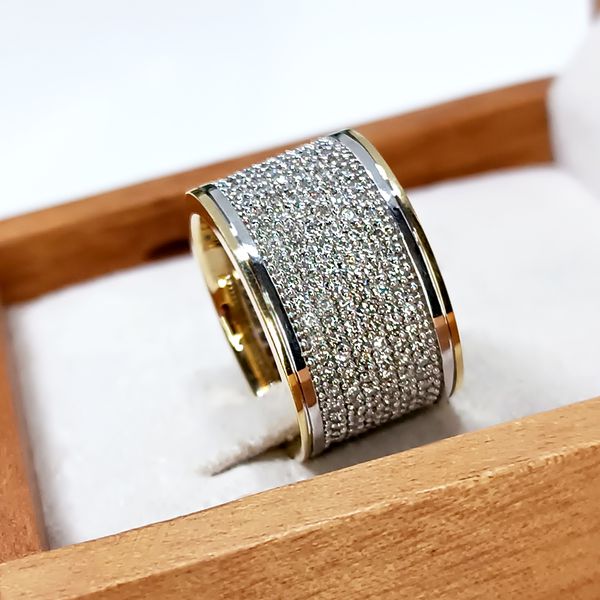 Anel em Ouro 18k Cravejado com Diamantes 