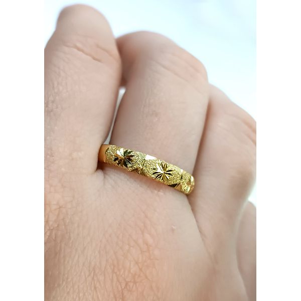 Meia Aliança para noivado e Casamento em Ouro 18k Fosco e Polido Desenhado
