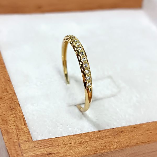 Aparador Meia Aliança para noivado e Casamento em Ouro 18k com Pedras