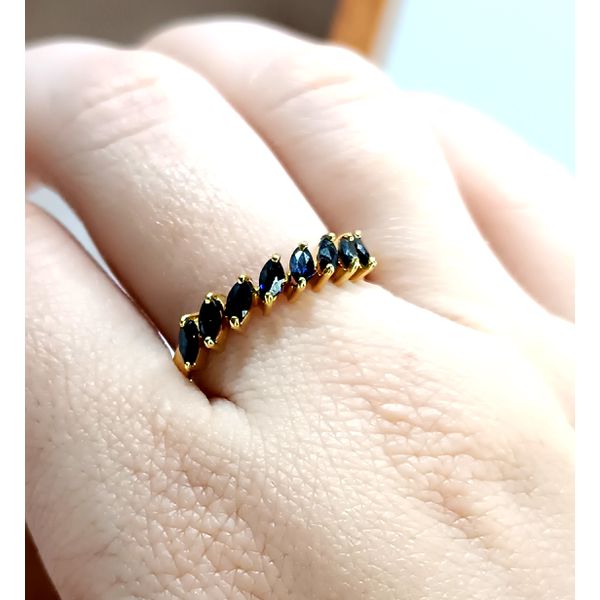 Meia Aliança em Ouro 18k Cravejada com Rubi , Safira Natural