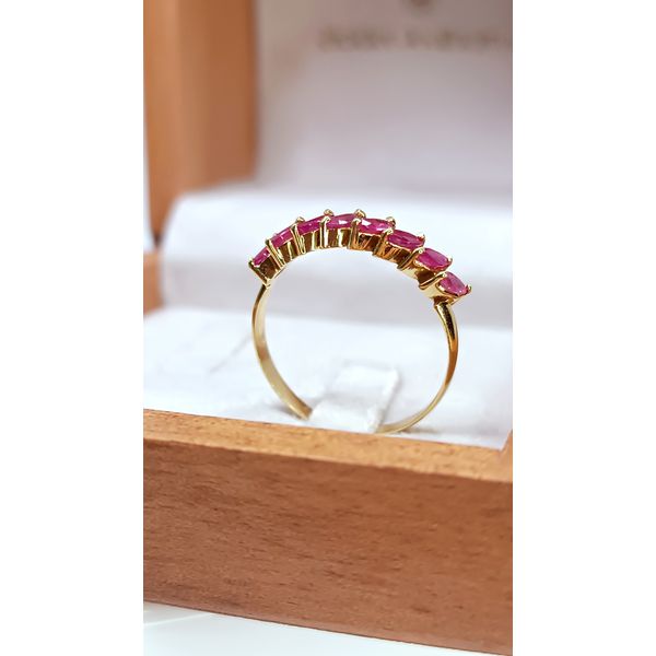 Meia Aliança em Ouro 18k Cravejada com Rubi , Safira Natural