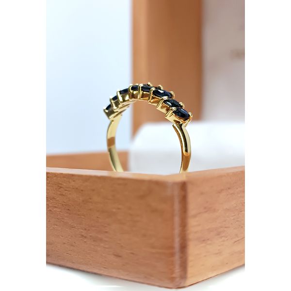 Meia Aliança em Ouro 18k Cravejada com Rubi , Safira Natural
