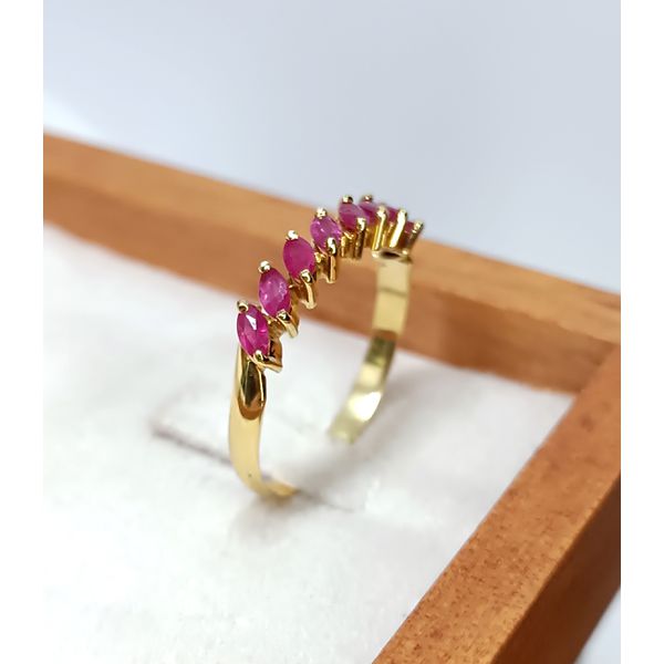 Meia Aliança em Ouro 18k Cravejada com Rubi , Safira Natural