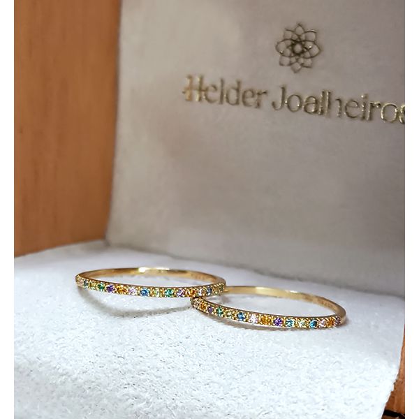 Aparador de Aliança Noivado e Casamento em Ouro 18k Cravejado com Pedras Coloridas