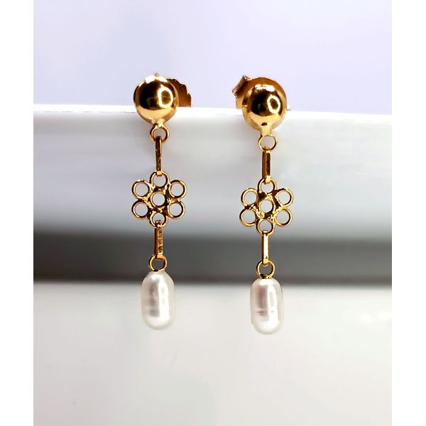 Brinco em Ouro 18k Florzinha e Pérola Grão