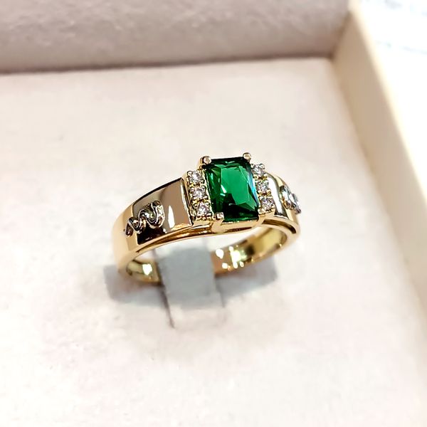 Anel de Formatura Medicina com Diamantes e Pedra Natural