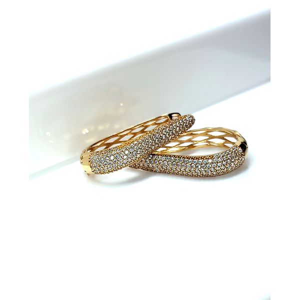 Brinco de Argola Cravejada em Ouro 18k