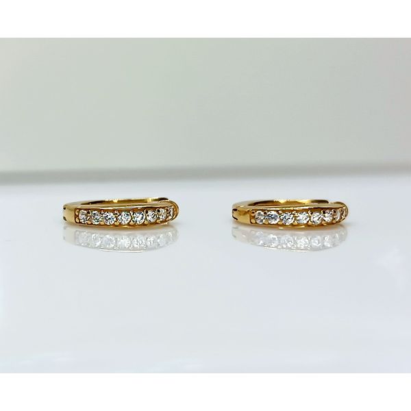 Brinco de Argola em Ouro 18k cravejado com Zircônias