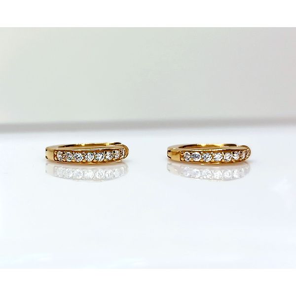 Brinco de Argola em Ouro 18k cravejado com Zircônias