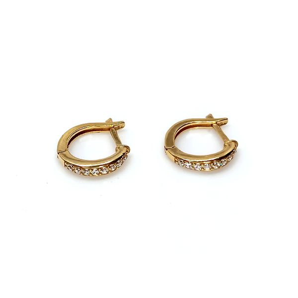 Brinco de Argola em Ouro 18k cravejado com Zircônias