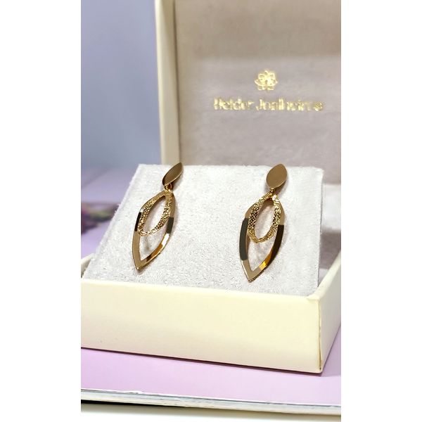 Brinco em Ouro 18k Navetes e Martelados