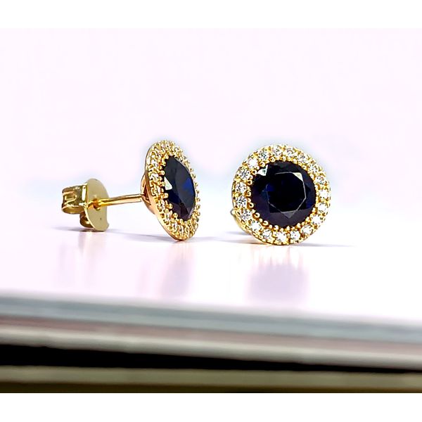 Brinco em Ouro 18k Redondo Cravejada 