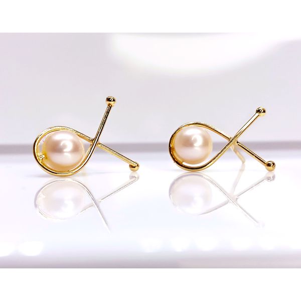 Brinco em Ouro amarelo 18k Trabalhado Pérola