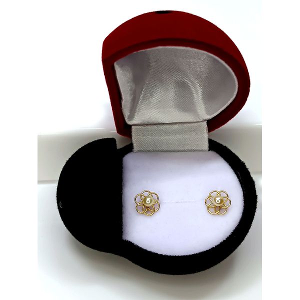Brinco em Ouro 18k Flor com Pérola
