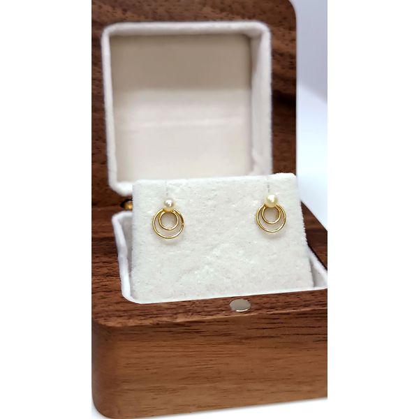 Brinco em Ouro 18K Círculos com Pérolas