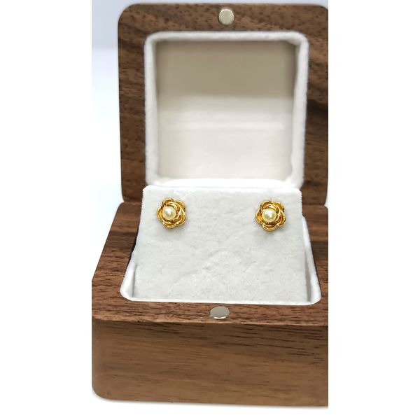 Brinco em Ouro 18k Flor com Pérola
