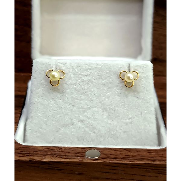 Brinco em Ouro 18k Trevinho com Pérola 