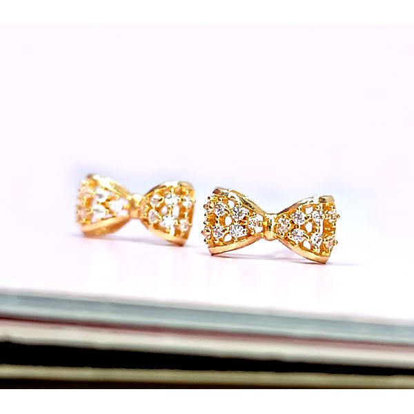 Brinco em Ouro 18k Lacinho cravejado