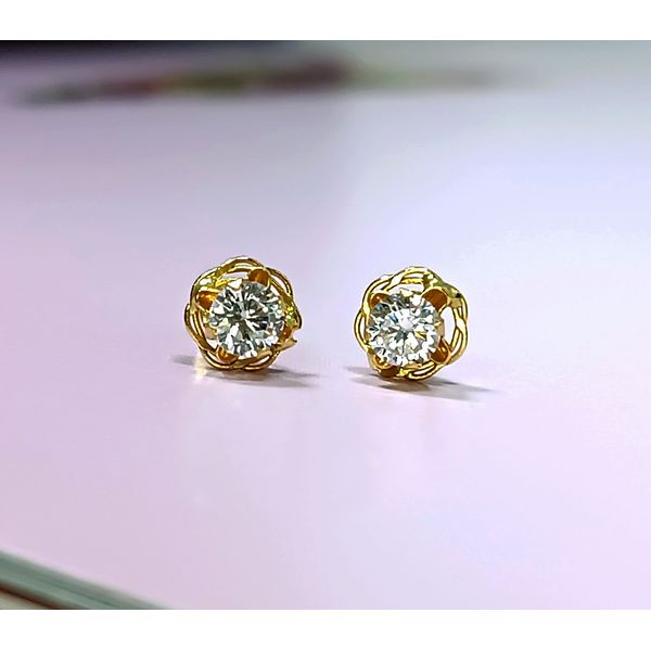 Brinco em Ouro 18k Redondo Cravejado