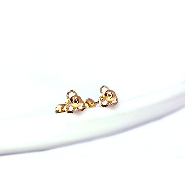 Brinco Florzinha em Ouro 18k Polido