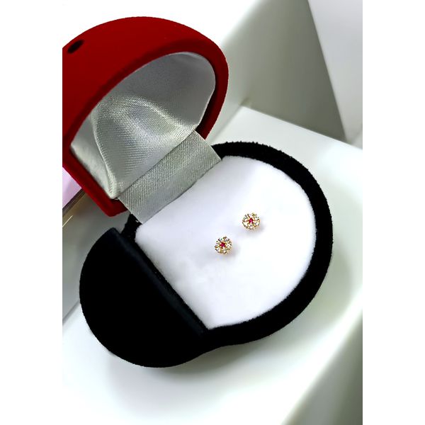 Brinco em Ouro 18k Florzinha 