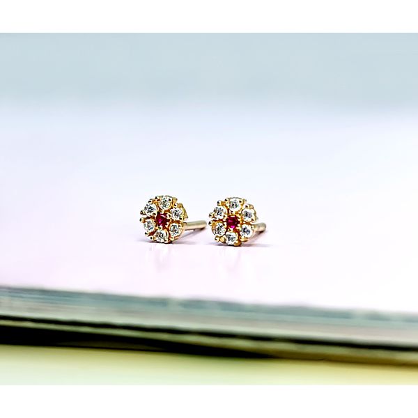 Brinco em Ouro 18k Florzinha 