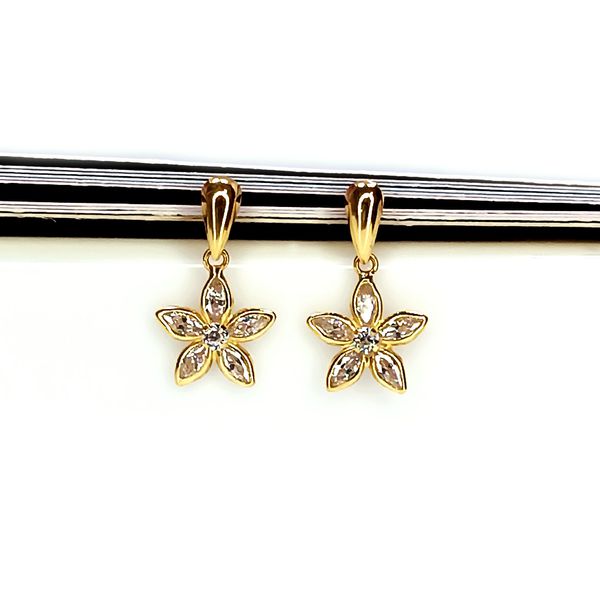 Brinco em Ouro 18k Flor com Pedras Brancas