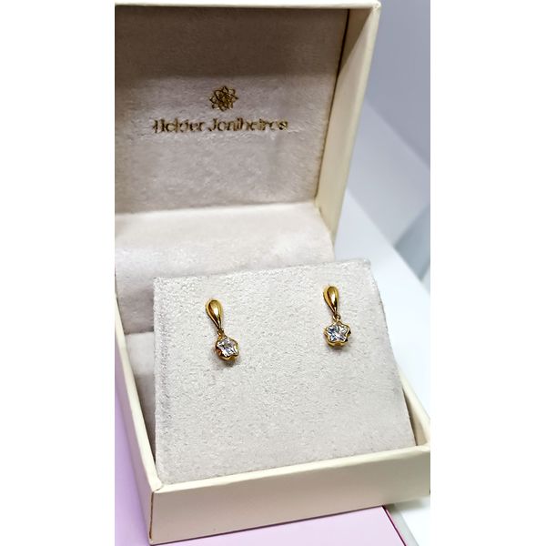 Brinco em Ouro 18k Estrela Ponto de Luz 