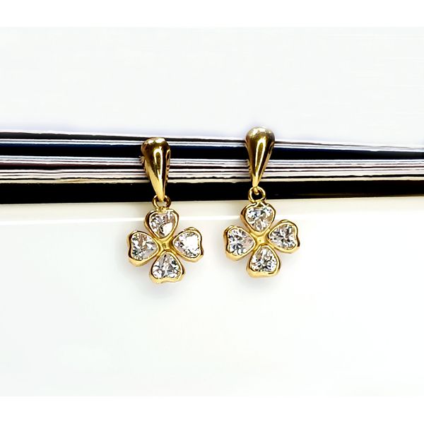 Brinco em Ouro 18k Pingente Trevo com Pedras Brancas
