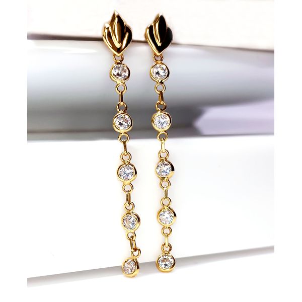 Brinco em Ouro 18k com Zircônias