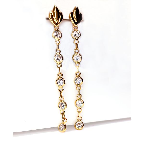 Brinco em Ouro 18k com Zircônias