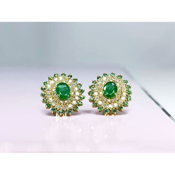Brinco em Ouro 18k Cravejado com Esmeralda e Diamantes