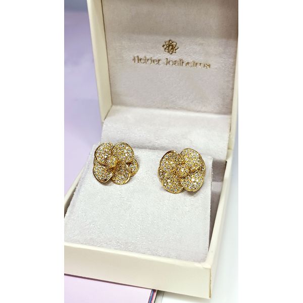 Brinco em Ouro 18k Flor Cravejada com Centro Removível